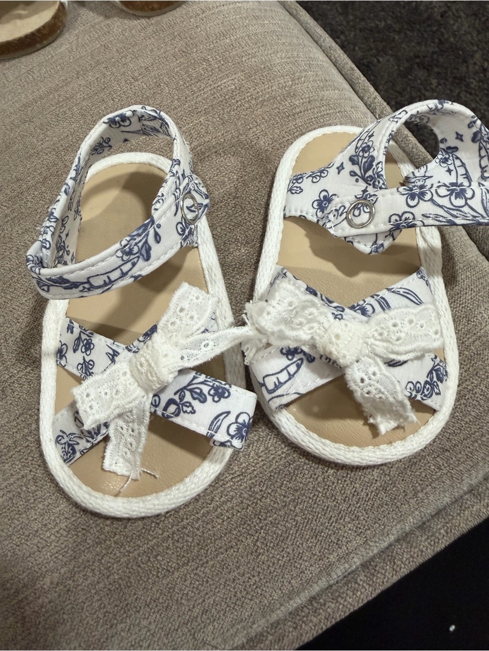 Girls White Floral Print Sandals with Lace Bow